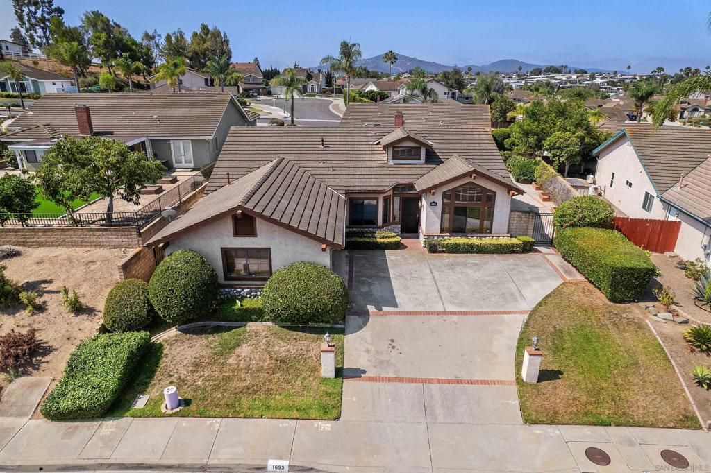 1693 W Country Club, Escondido, CA 92026 — exterior