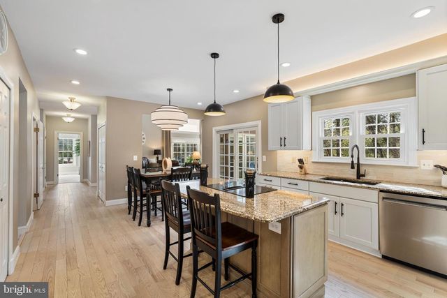 11 HEMLOCK CT, Cockeysville, MD 21030