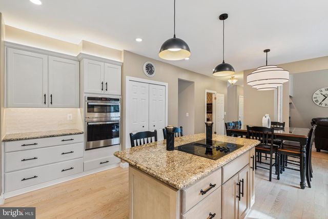 11 HEMLOCK CT, Cockeysville, MD 21030