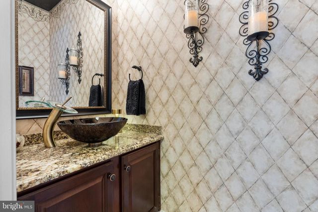 11 HEMLOCK CT, Cockeysville, MD 21030