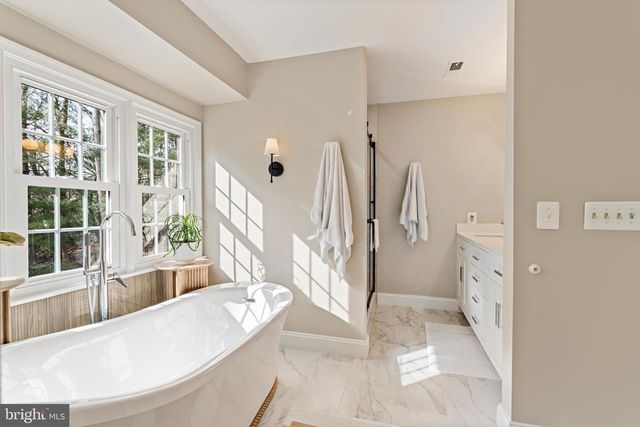 11 HEMLOCK CT, Cockeysville, MD 21030