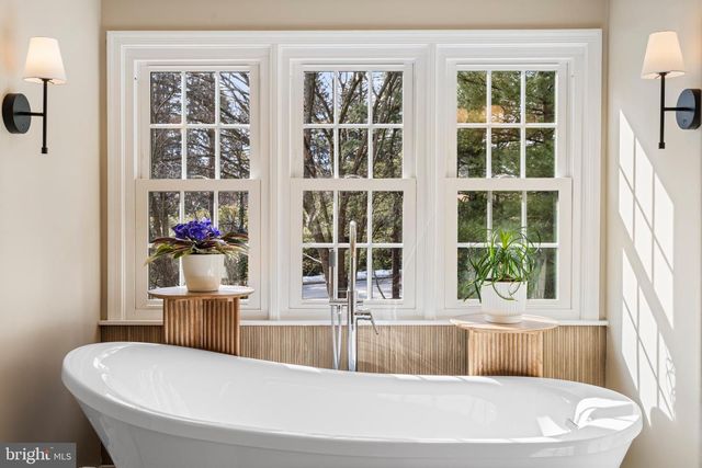 11 HEMLOCK CT, Cockeysville, MD 21030