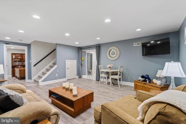 11 HEMLOCK CT, Cockeysville, MD 21030