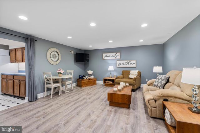 11 HEMLOCK CT, Cockeysville, MD 21030