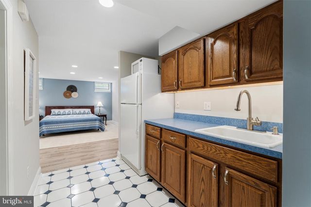 11 HEMLOCK CT, Cockeysville, MD 21030