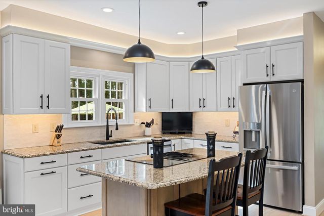 11 HEMLOCK CT, Cockeysville, MD 21030