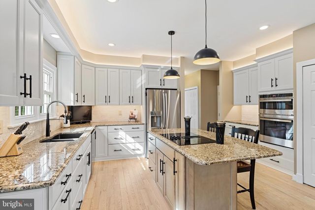 11 HEMLOCK CT, Cockeysville, MD 21030