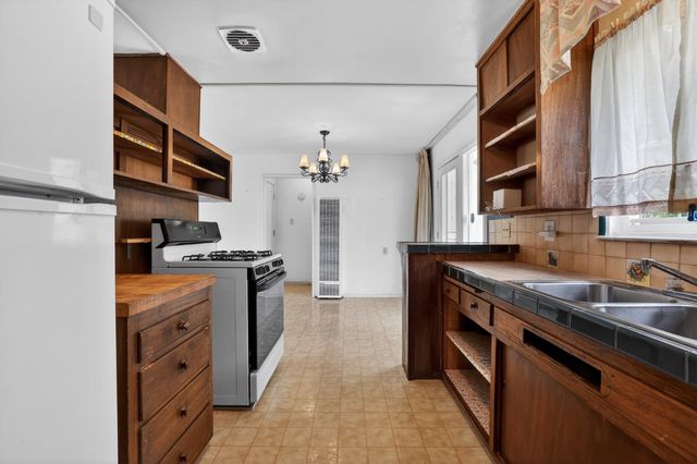 2113 Yorkshire Rd, Sacramento, CA 95815