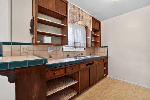 2113 Yorkshire Rd, Sacramento, CA 95815