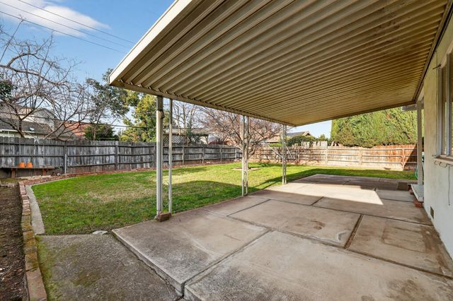 2113 Yorkshire Rd, Sacramento, CA 95815