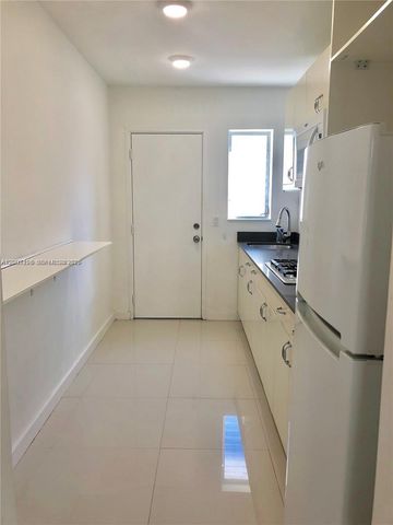 2250 Bay Dr 8, Miami Beach, FL 33141