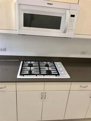 2250 Bay Dr 8, Miami Beach, FL 33141