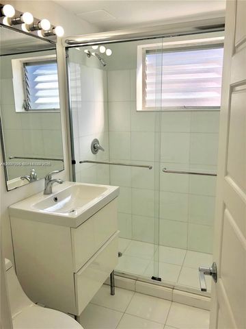 2250 Bay Dr 8, Miami Beach, FL 33141