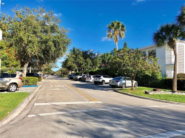 2250 Bay Dr 8, Miami Beach, FL 33141