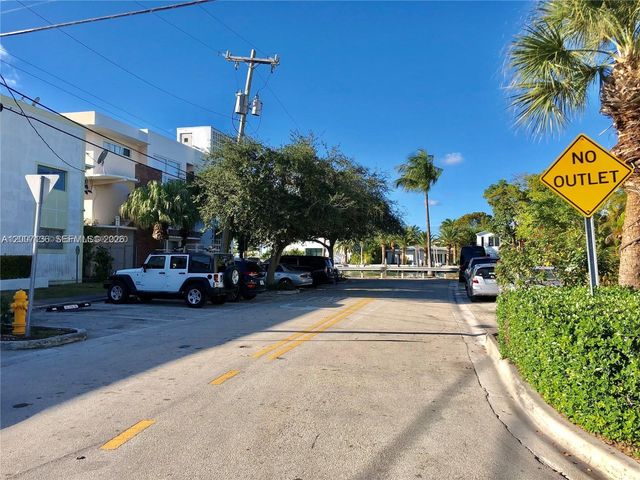 2250 Bay Dr 8, Miami Beach, FL 33141