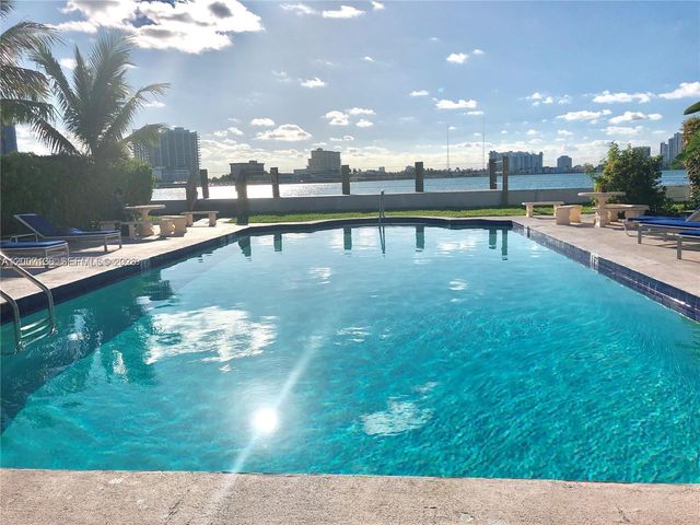 2250 Bay Dr 8, Miami Beach, FL 33141