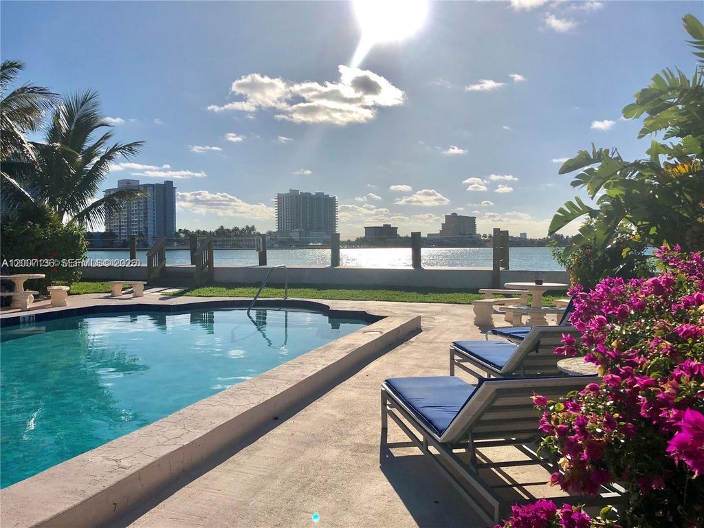 2250 Bay Dr 8, Miami Beach, FL 33141
