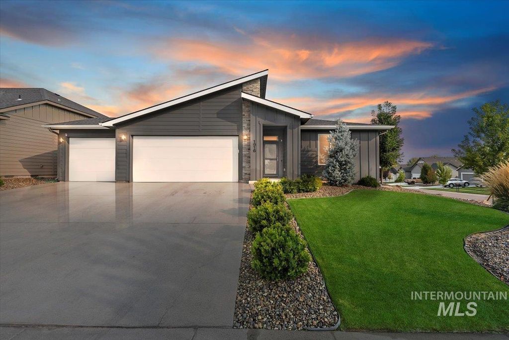 1916 W Henrys Fork Drive, Meridian, ID 83642