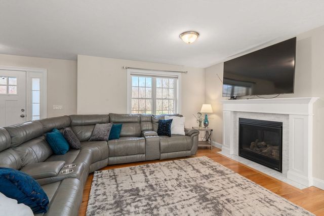 5 Glebe St, Rehoboth, MA 02769