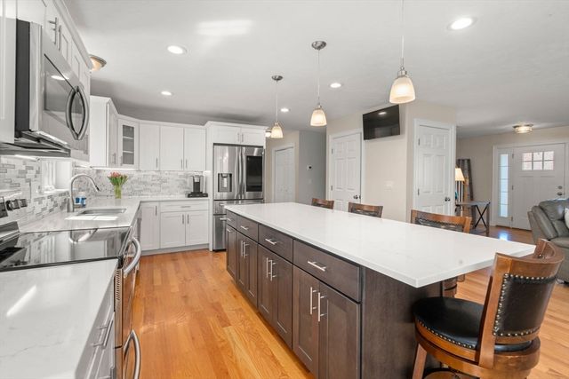 5 Glebe St, Rehoboth, MA 02769