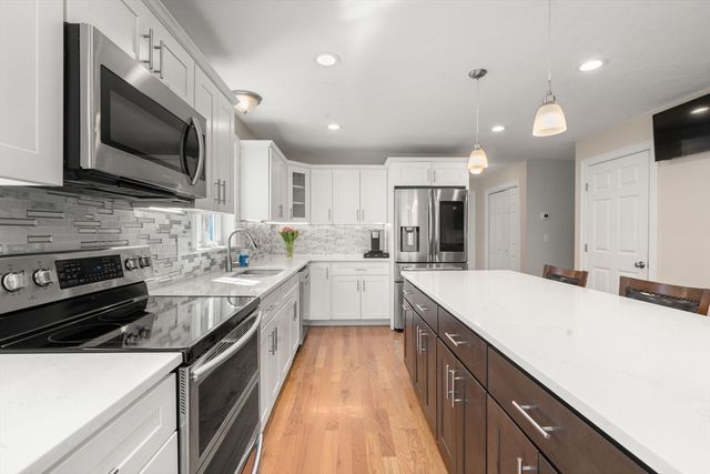 5 Glebe St, Rehoboth, MA 02769