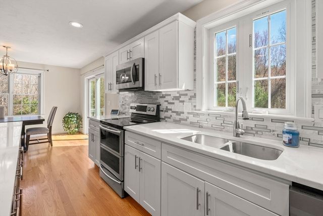 5 Glebe St, Rehoboth, MA 02769