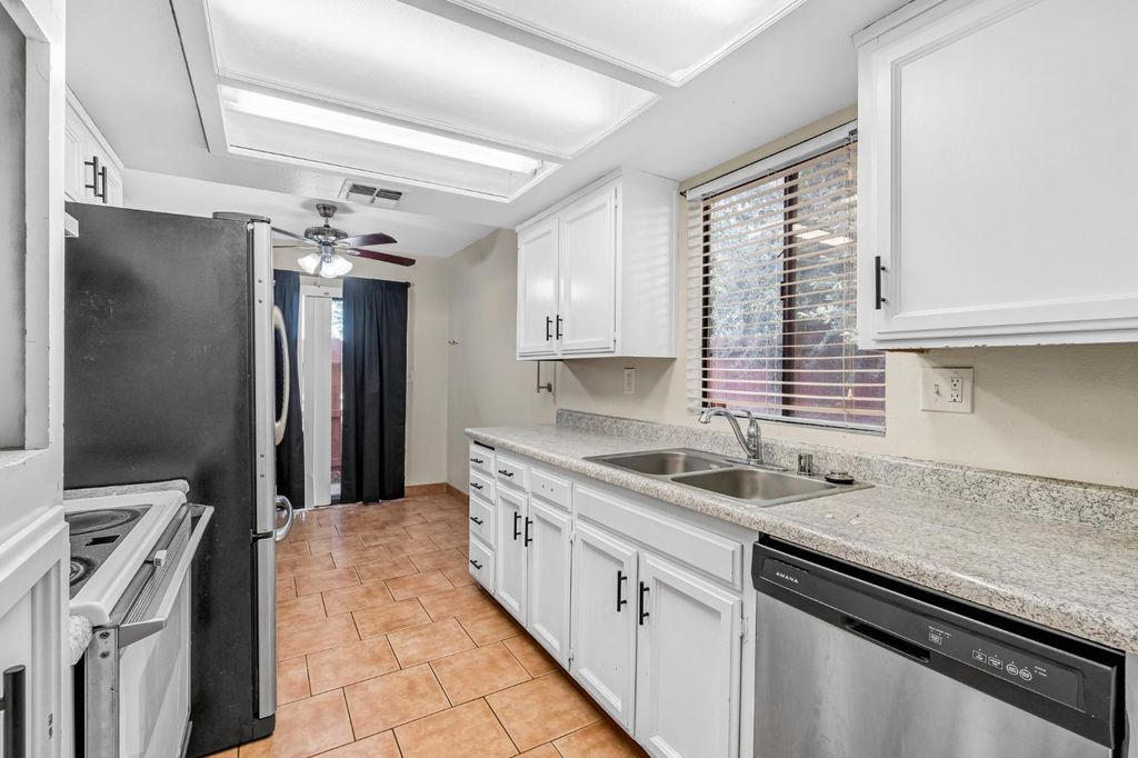 Image 10 of property listing at 5965 E Shields Avenue # 180, Fresno, CA 93727