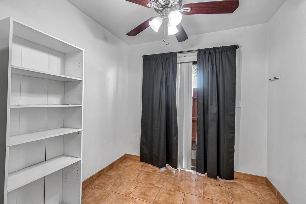 Image 13 of property listing at 5965 E Shields Avenue # 180, Fresno, CA 93727