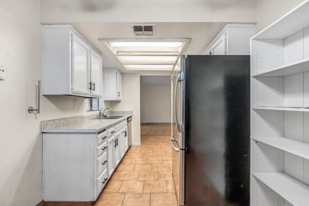 Image 14 of property listing at 5965 E Shields Avenue # 180, Fresno, CA 93727