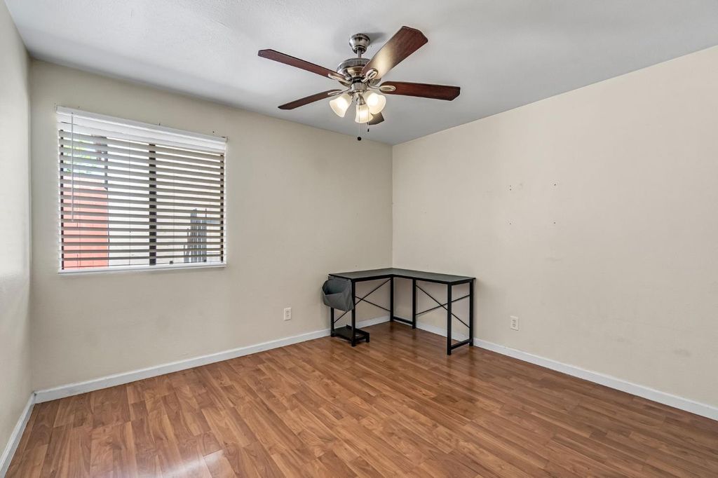 Image 15 of property listing at 5965 E Shields Avenue # 180, Fresno, CA 93727