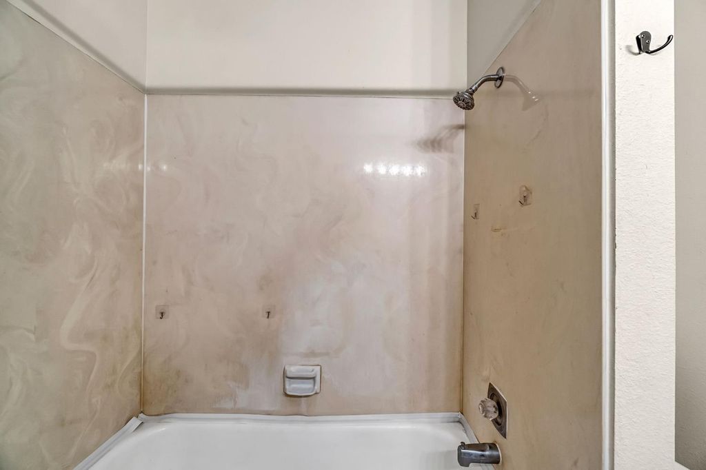 Image 19 of property listing at 5965 E Shields Avenue # 180, Fresno, CA 93727