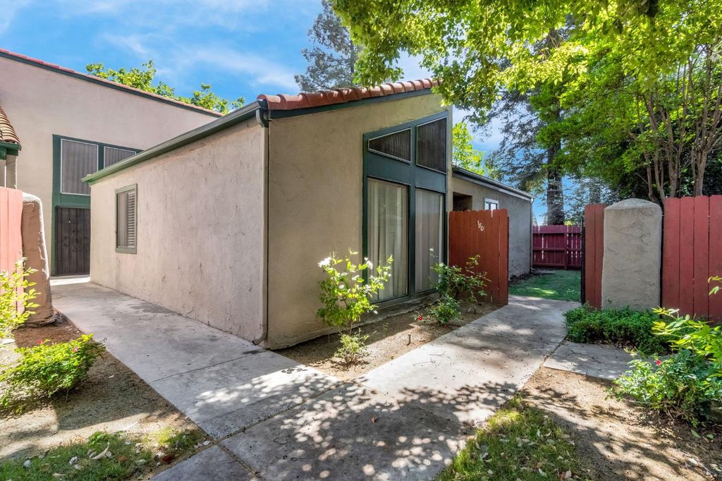 Image 2 of property listing at 5965 E Shields Avenue # 180, Fresno, CA 93727
