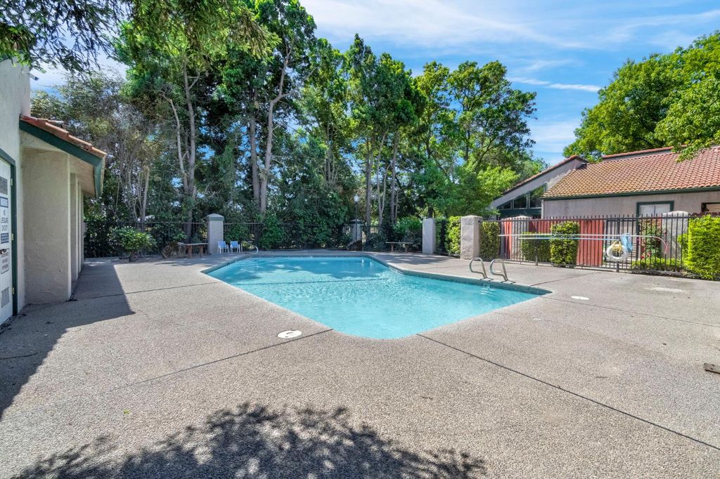 Image 27 of property listing at 5965 E Shields Avenue # 180, Fresno, CA 93727