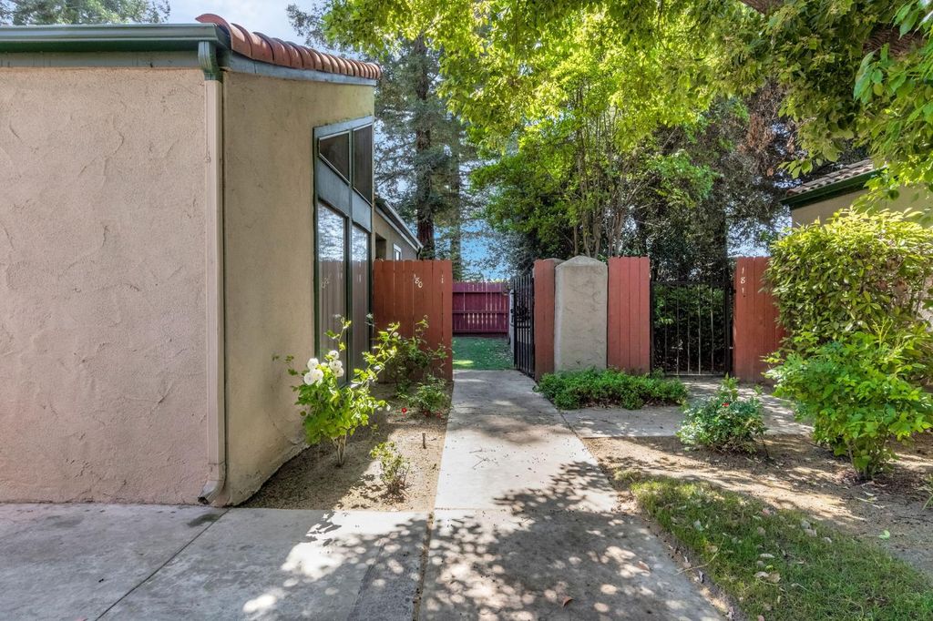 Image 3 of property listing at 5965 E Shields Avenue # 180, Fresno, CA 93727