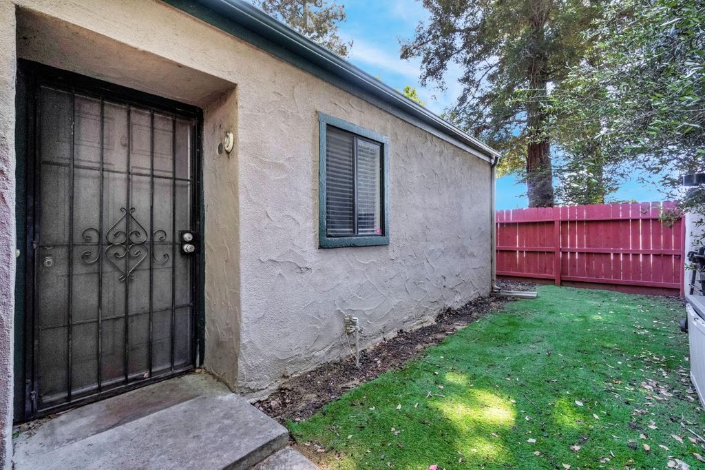 Image 5 of property listing at 5965 E Shields Avenue # 180, Fresno, CA 93727