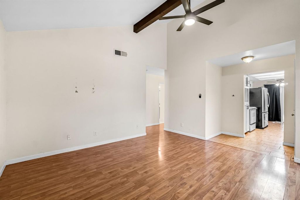Image 8 of property listing at 5965 E Shields Avenue # 180, Fresno, CA 93727