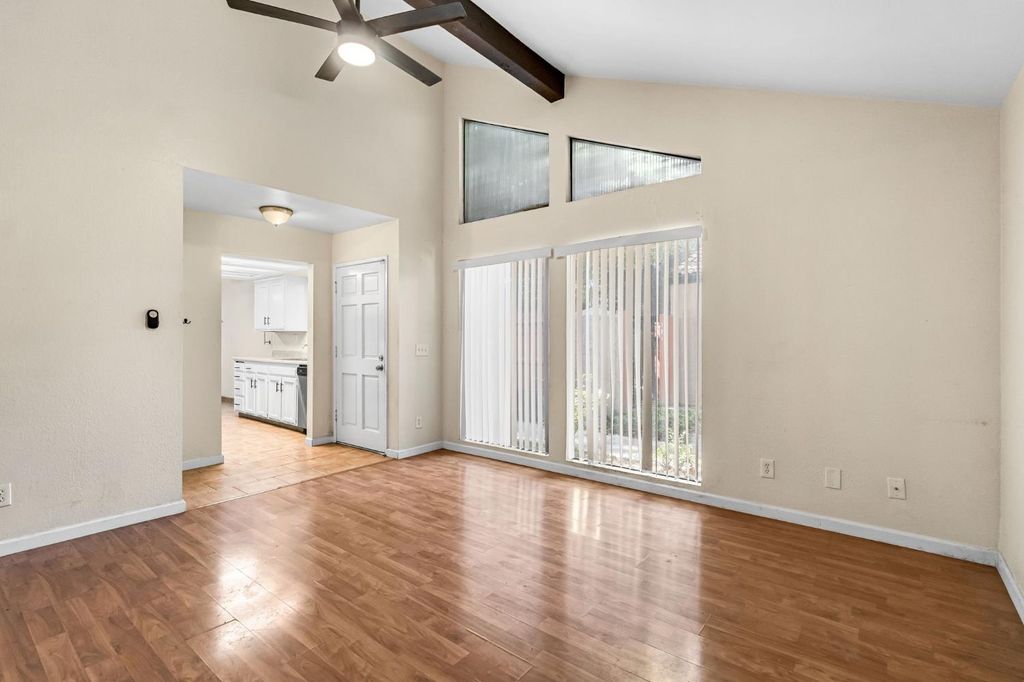 Image 9 of property listing at 5965 E Shields Avenue # 180, Fresno, CA 93727
