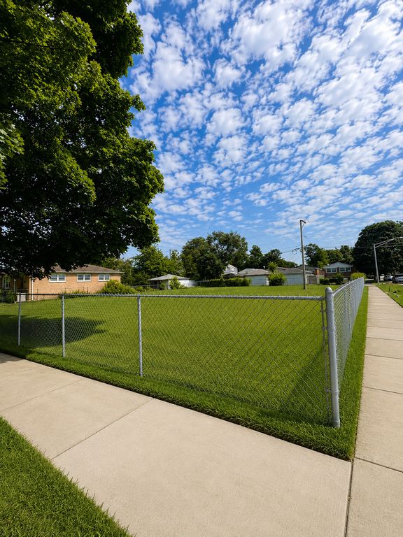 11321 S Racine Avenue, Chicago, IL 60643