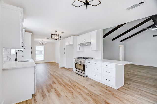 662 Birchwood Drive, Port Neches, TX 77651