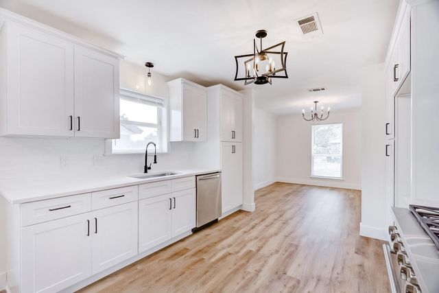 662 Birchwood Drive, Port Neches, TX 77651