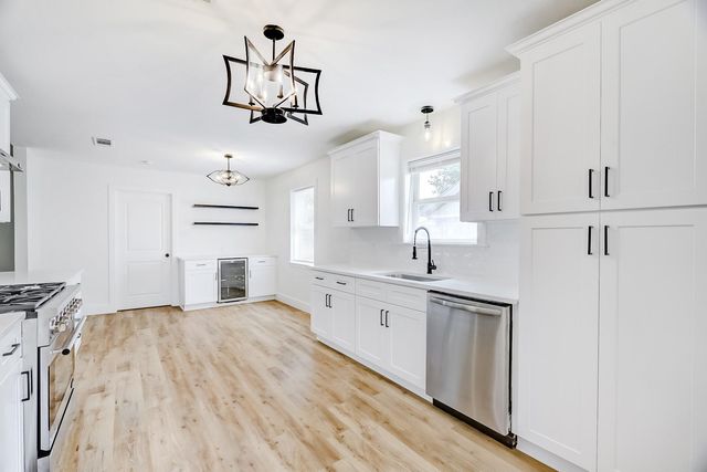 662 Birchwood Drive, Port Neches, TX 77651