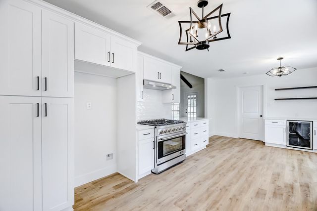 662 Birchwood Drive, Port Neches, TX 77651