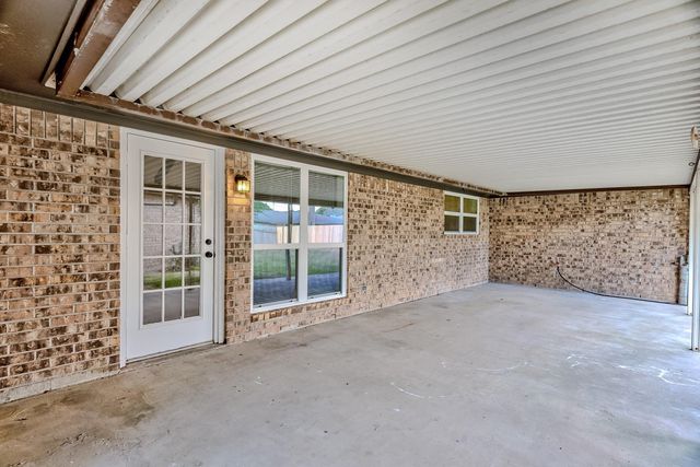 662 Birchwood Drive, Port Neches, TX 77651