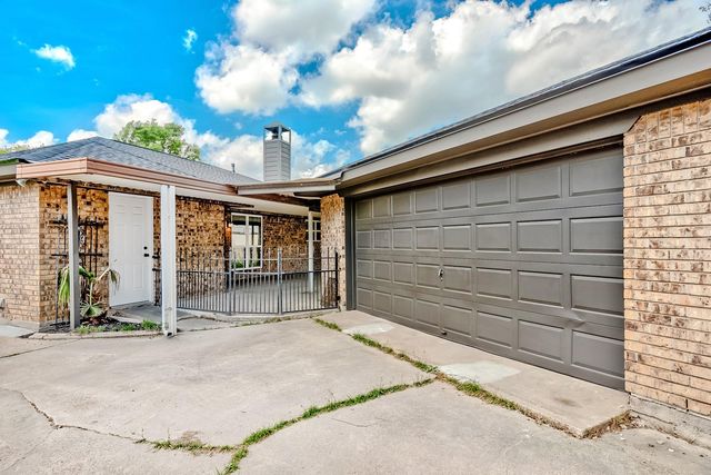 662 Birchwood Drive, Port Neches, TX 77651