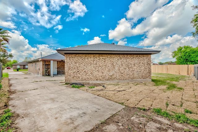 662 Birchwood Drive, Port Neches, TX 77651