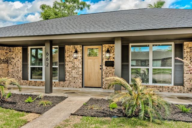 662 Birchwood Drive, Port Neches, TX 77651