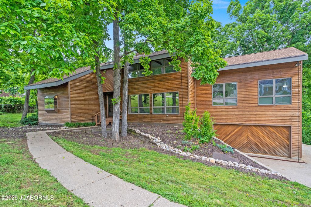 2036 WENDEMERE COURT, Jefferson City, MO 65109