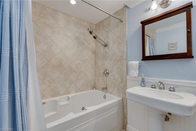 1347 Oaklawn CT, Fort Myers, FL 33919