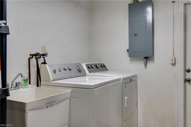 1347 Oaklawn CT, Fort Myers, FL 33919