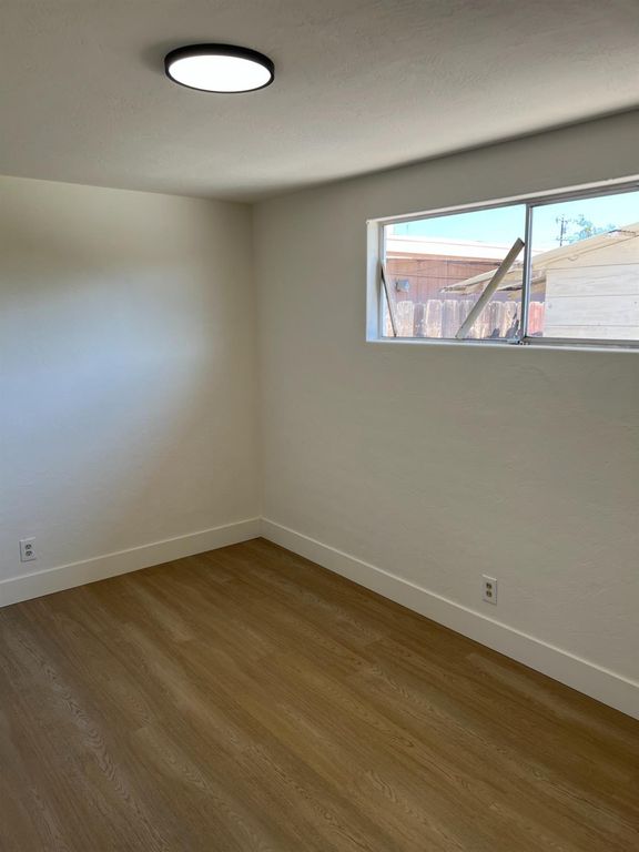 Image 12 of property listing at 41454 Road 127, Orosi, CA 93647